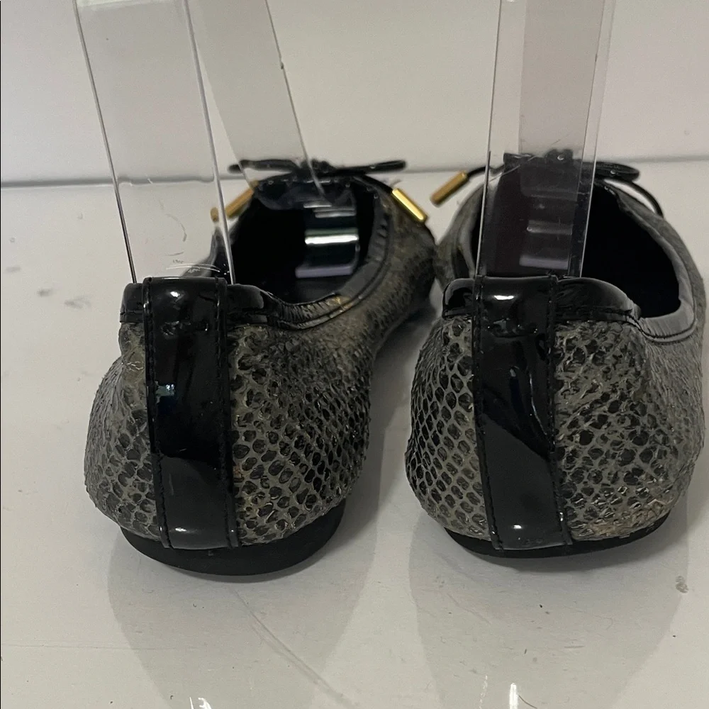Tory Burch Black and Textured Gray Loafers with Bow - Picture 5 of 10